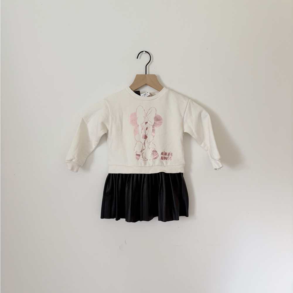 5 for $25 ✨ Zara Cream and Pink Graphic Top